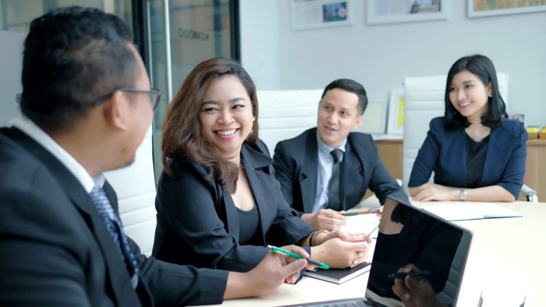 Unlocking New Paths: 6 Tips to Reinvent Your Mid-Career Career for 2024