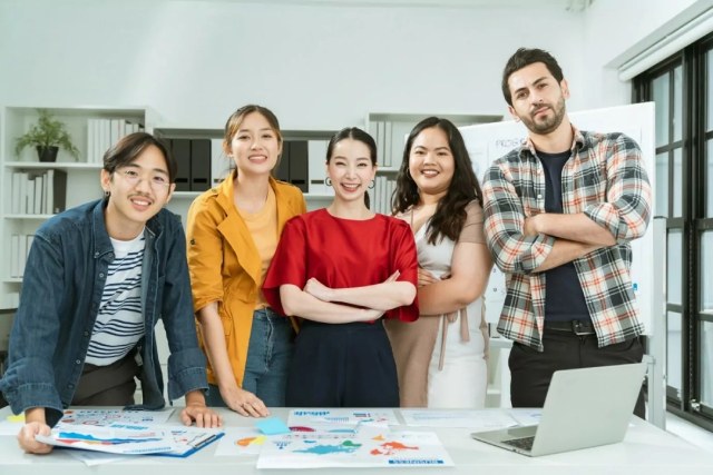 Planning a Mid-Career Switch? Here’s 6 Well-Paying Jobs In Singapore For A Mid-Career Change