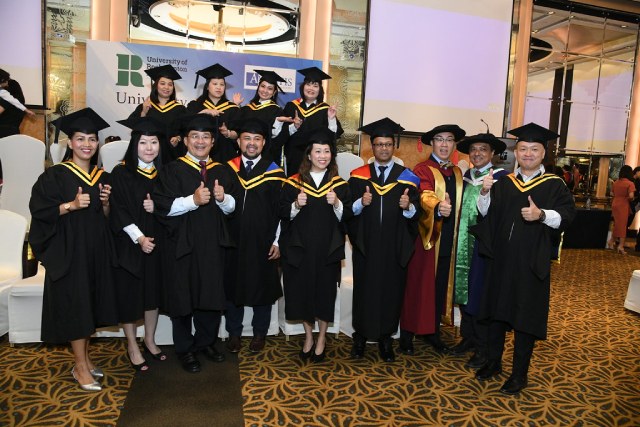 4 Reasons Why Everyone Around You Is Getting A Part-Time MBA