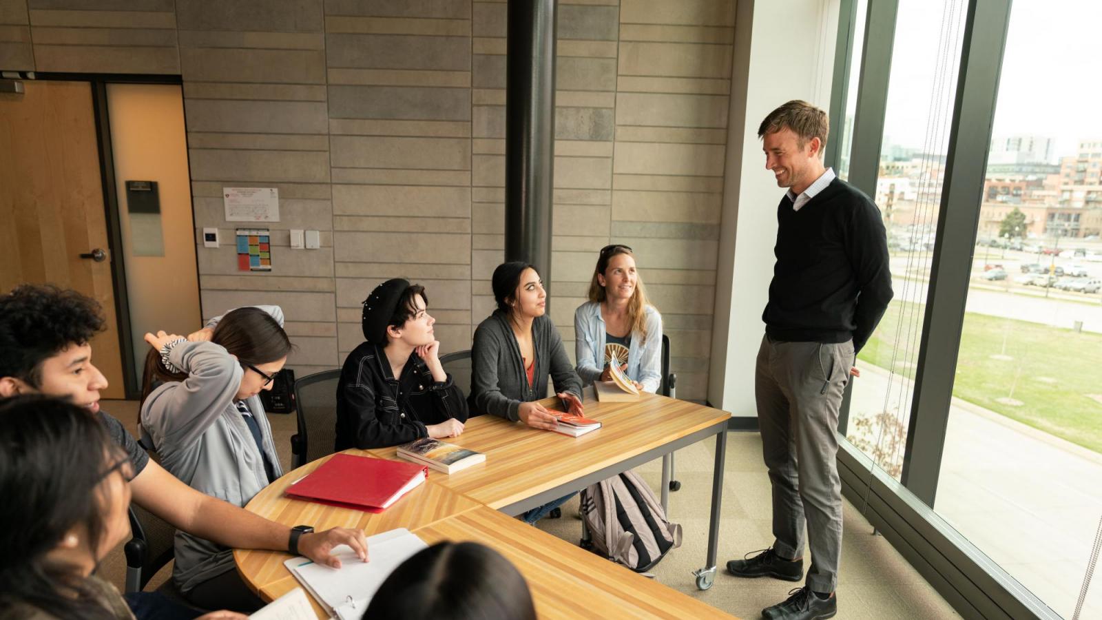 Menggenggam Masa Depan: Panduan Lengkap Master in Digital Marketing di Singapura