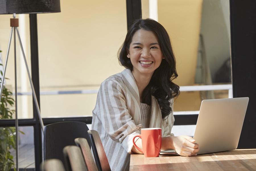 Thinking of Resigning from Your job? 8 Crucial Factors to for Mid Career Professionals to consider before Switching Careers
